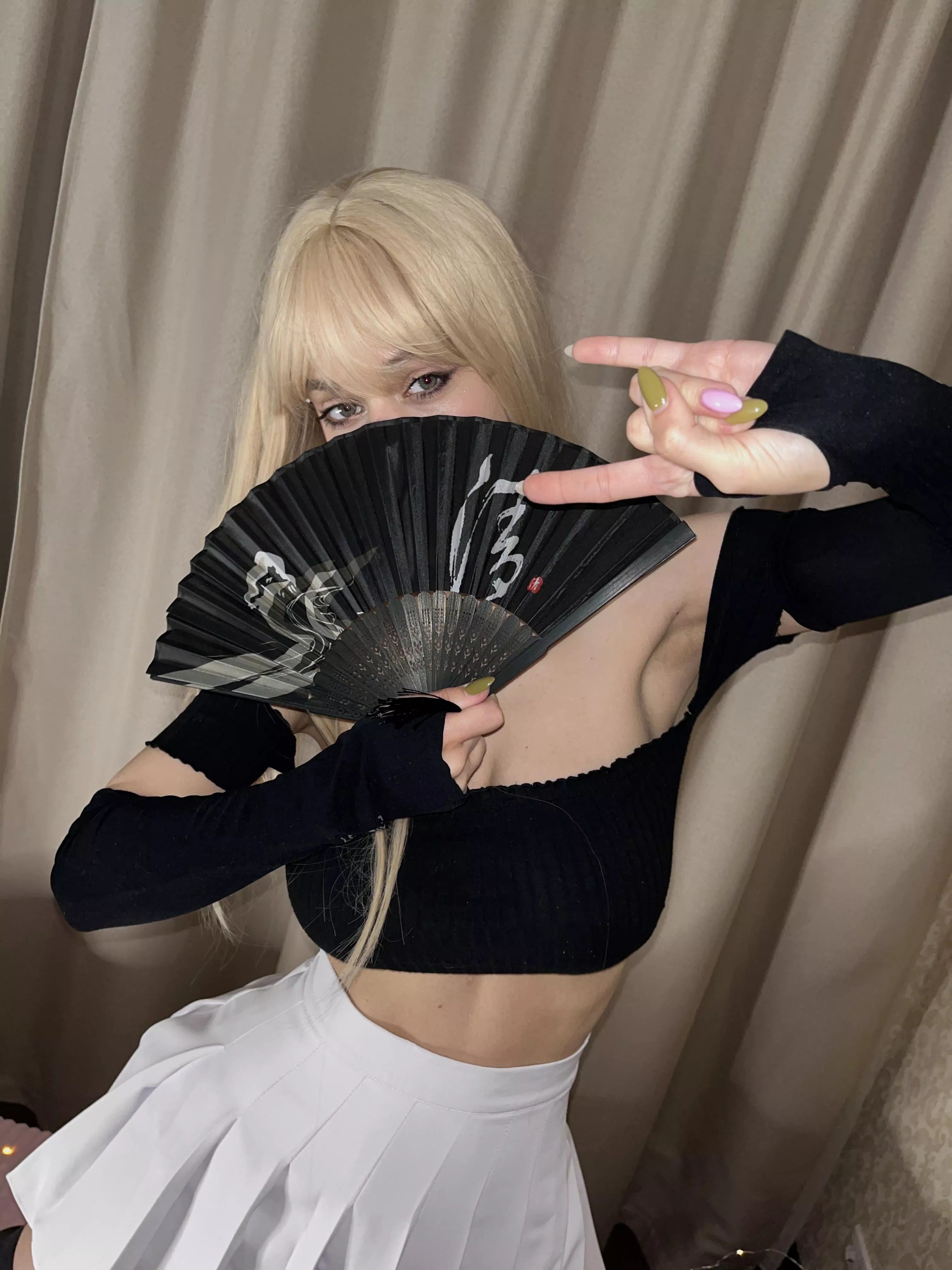 This crop top could fall off at any moment posted by Qwinkey