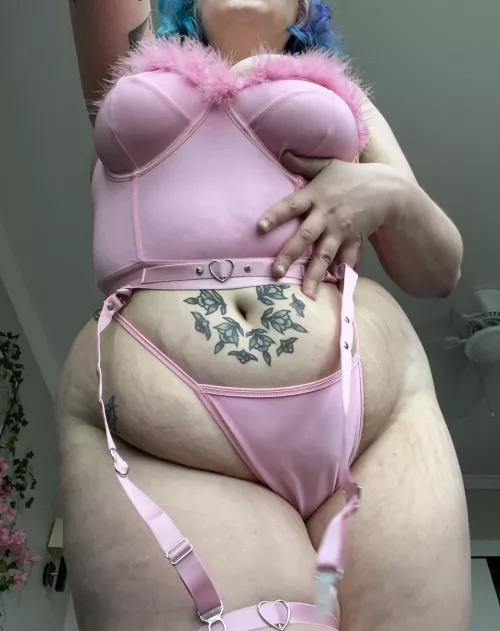 A lil extra squish never hurt anyone  by violetbabyxx00