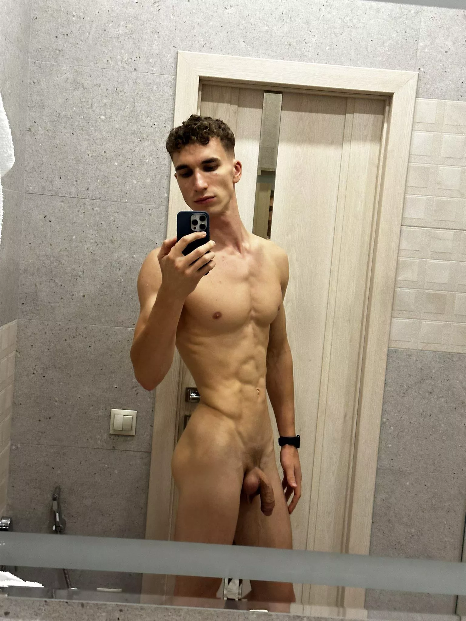 Bathroom selfies and Reddit friends’ comments: need both for post breakup ego boosts posted by Eric_co1dsmi1e