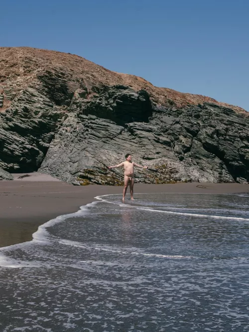 Complete freedom by prudishcantelouope