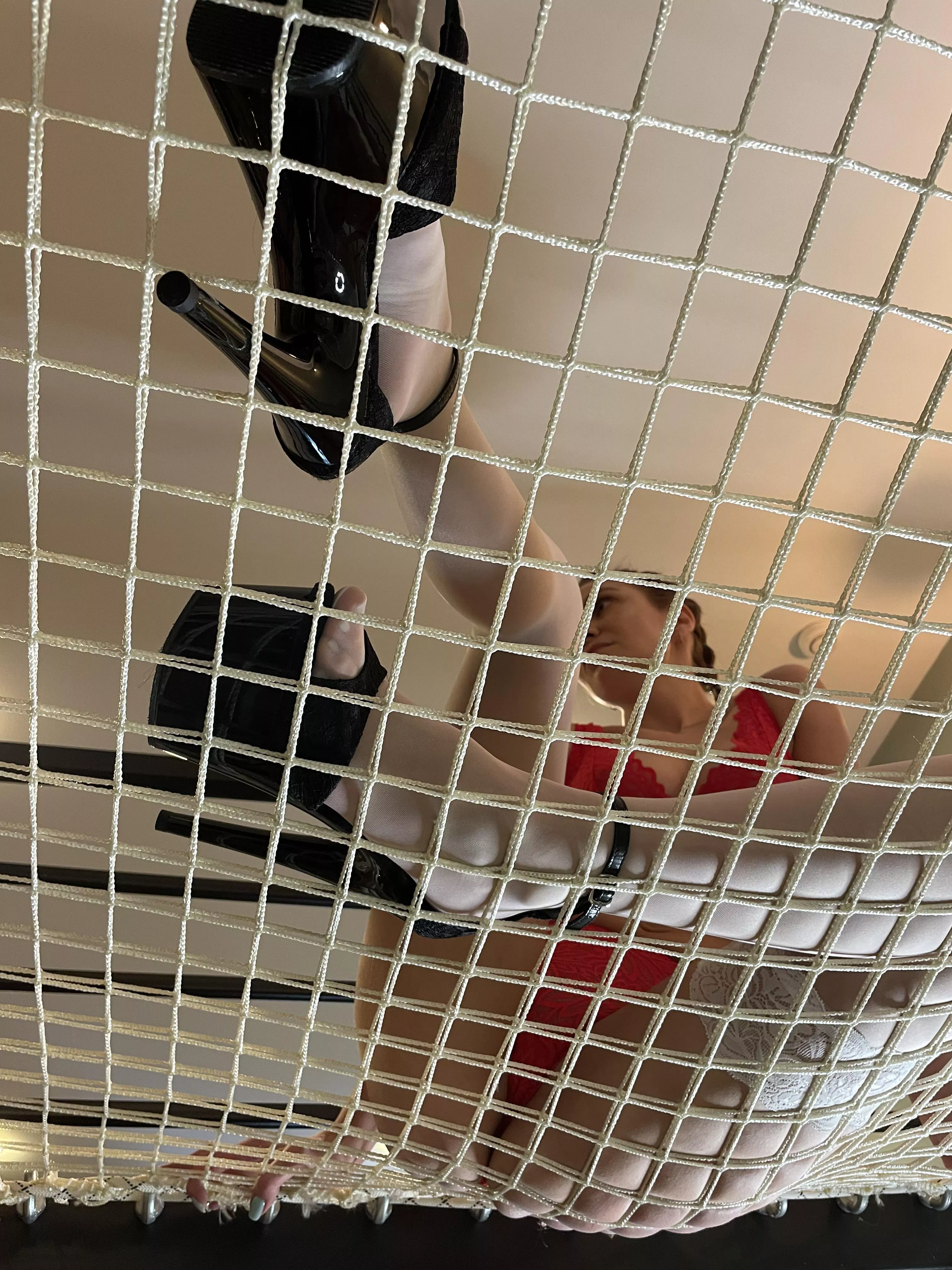 🍒do you want to be under this net?🍒F posted by beverlybonas