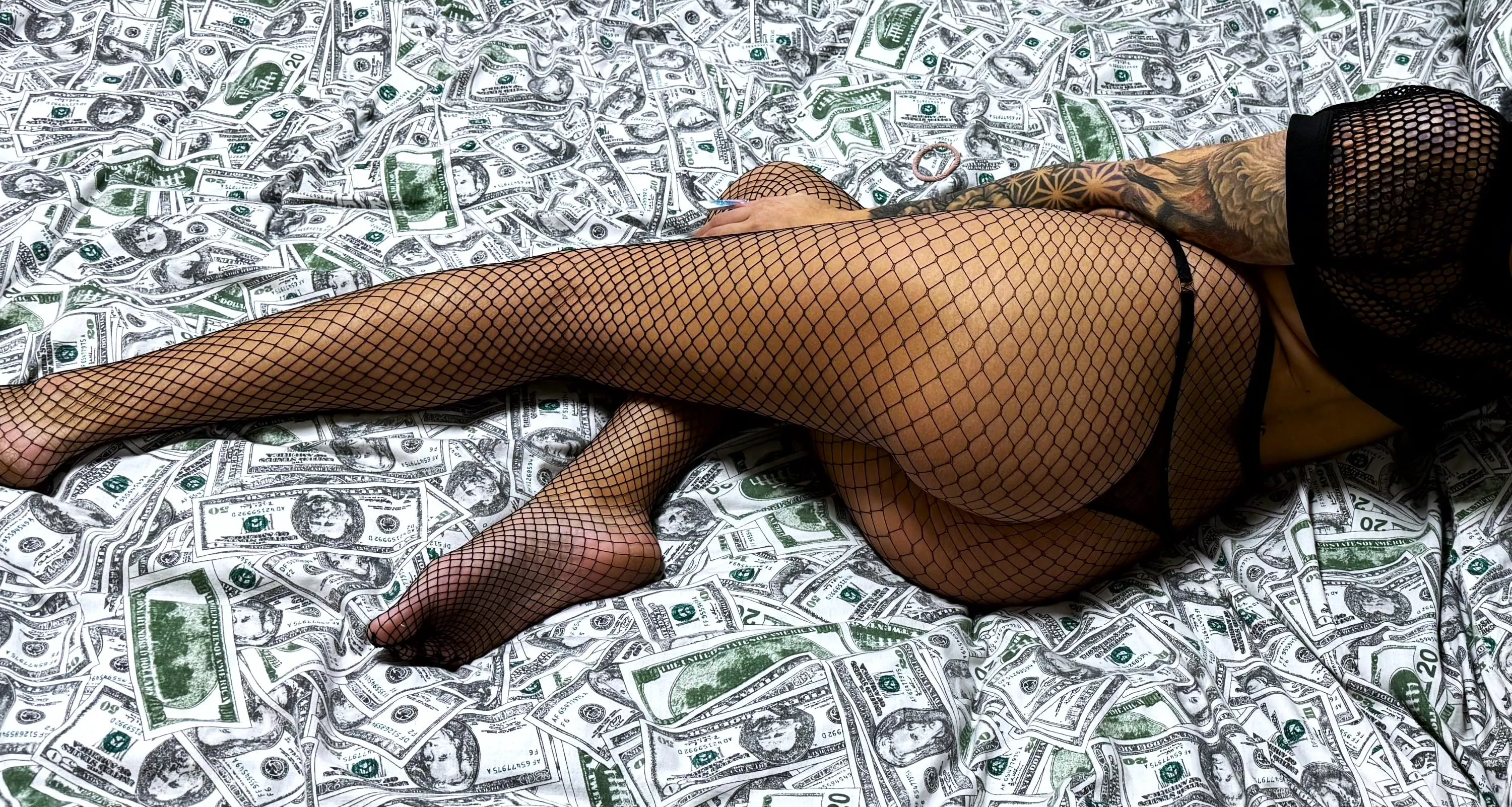 Exposing my peach in all its fishnet glory posted by emimur