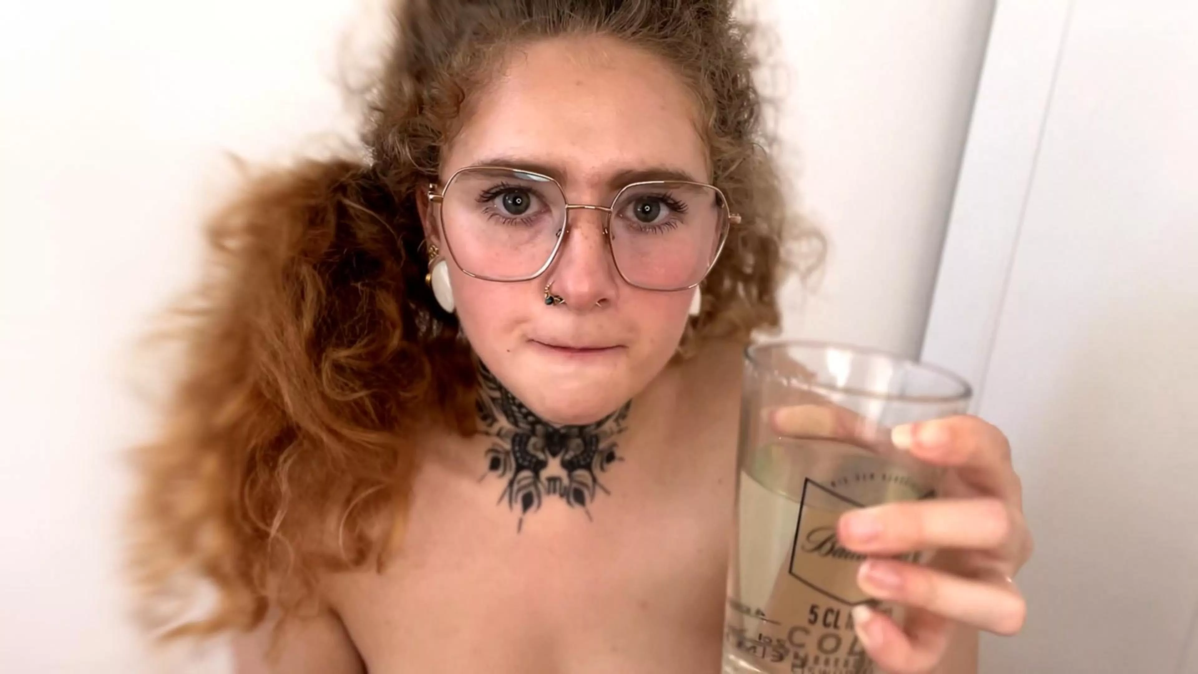 guess whats in the glass posted by MaryJane_Auryn