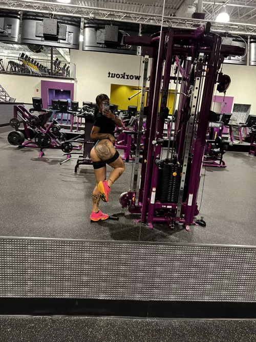 Hope everyone on my fav page has a good workout today ❤️😘 (f) by ms_asianbb