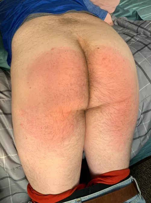 I know how to deliver a good one too 😈 by hedonisticalamity