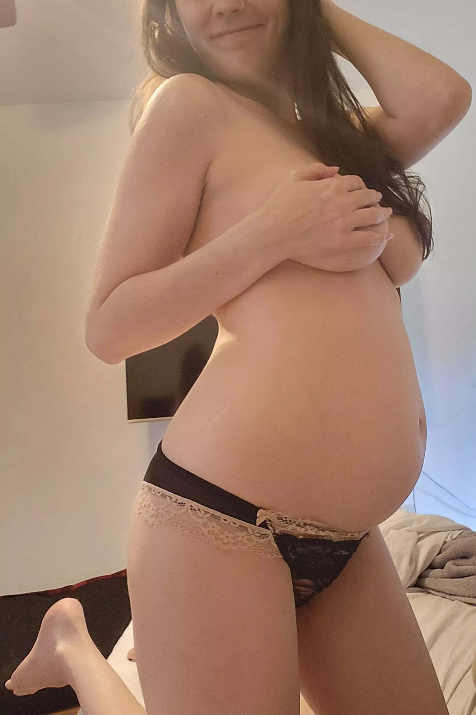 I love how my belly is looking! 😍 posted by tightshadow