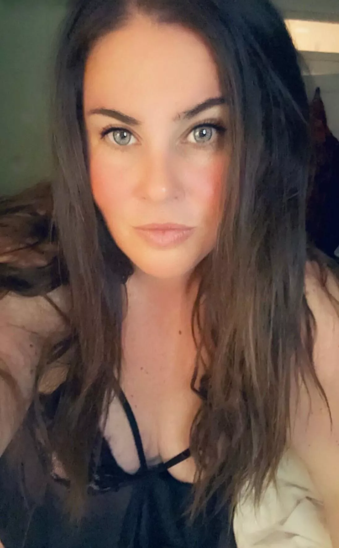 I prefer to maintain eye contact while I’m sucking your dick. posted by theSubmissiveToes