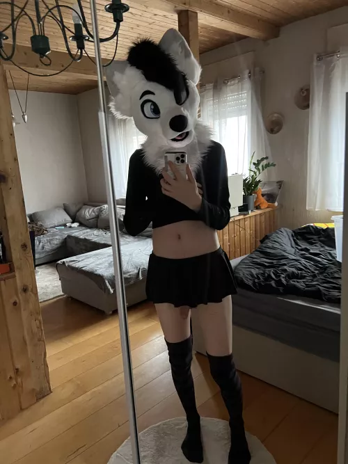 I think this skirt is a bit to short >w< by JH_Schmidte