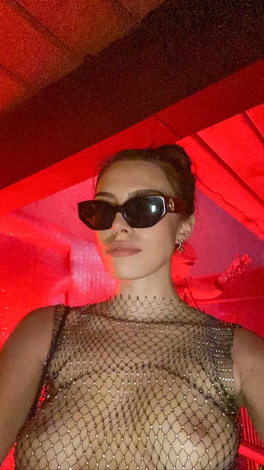 Italian slut has no idea how to behave in public posted by Liz__Fermini