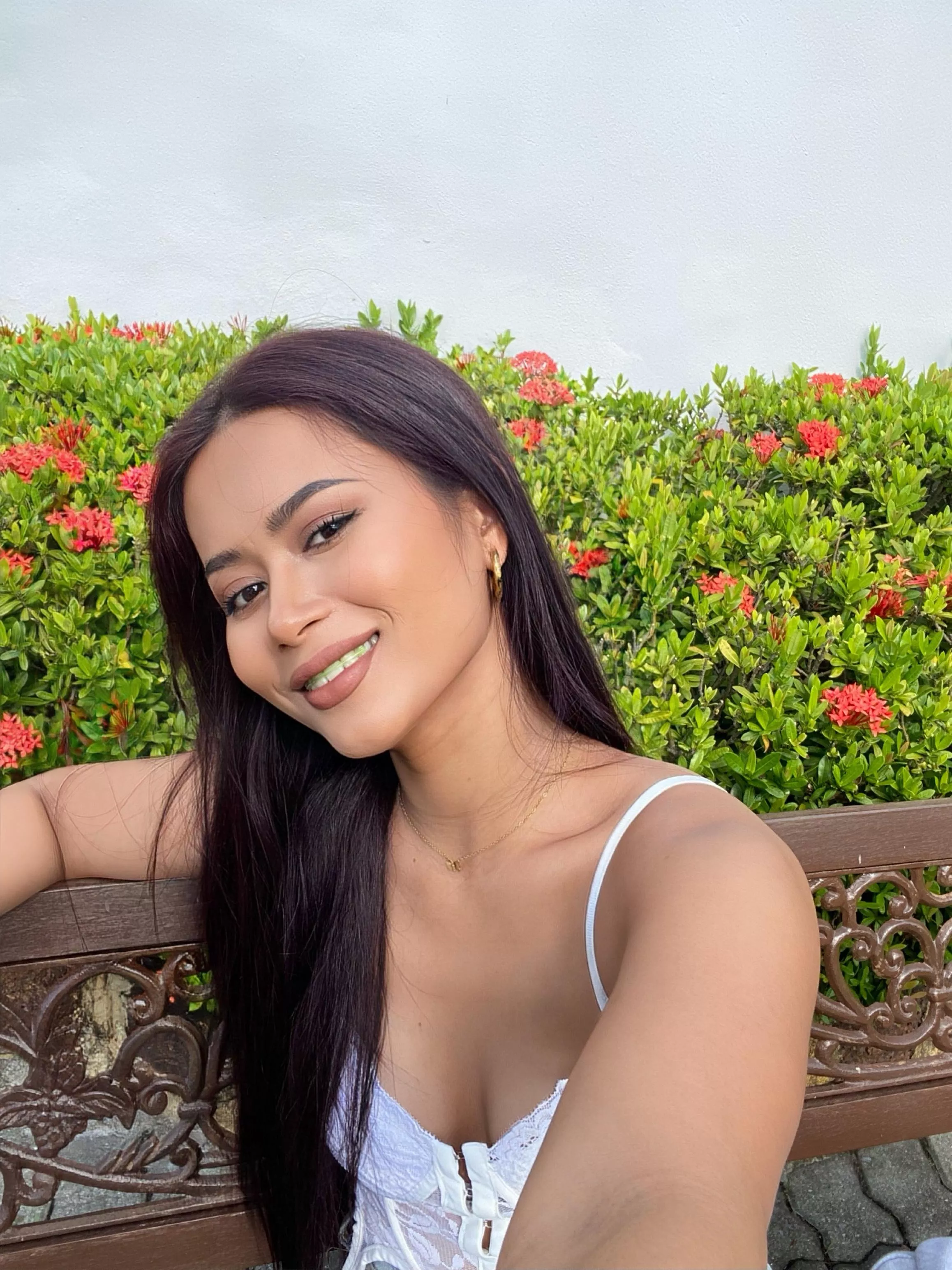 Just another day I try to smile :) posted by Jutaphet_kraitap