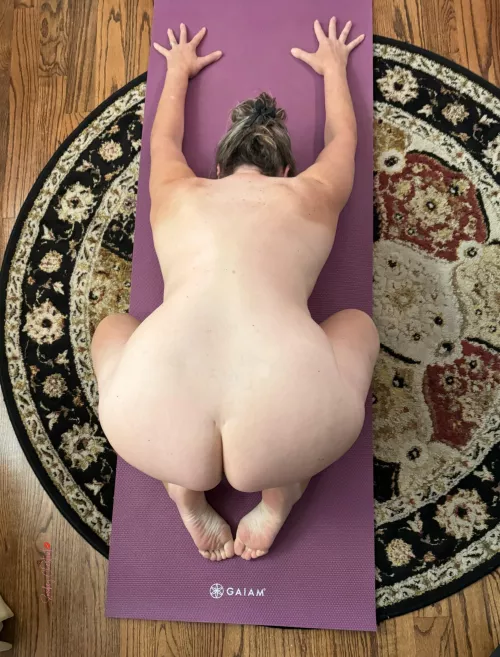 Just stretching my back naked by SmokeyChestnut