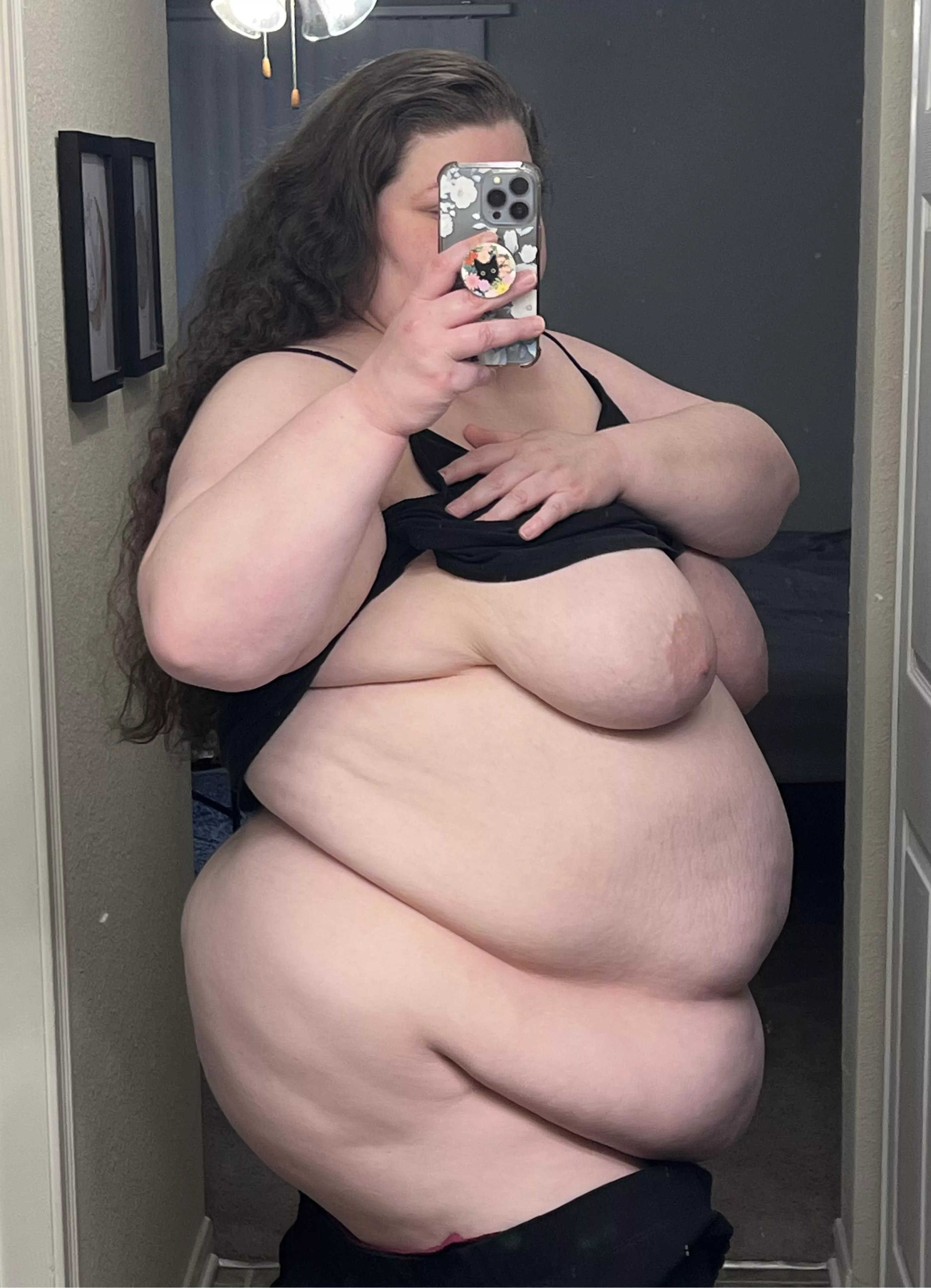 Let’s start the weekend with a bang posted by arealhandful