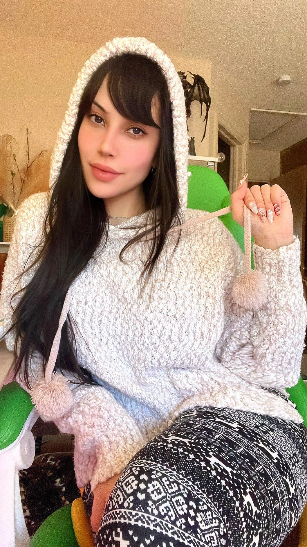 My chronic illness is kicking my ass today but this cute and cozy hoodie I thrifted arrived in the mail today so it cheered me up 🥰 posted by FeliciaVox