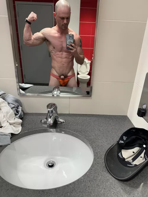 Post gym flex  by littlenicky420