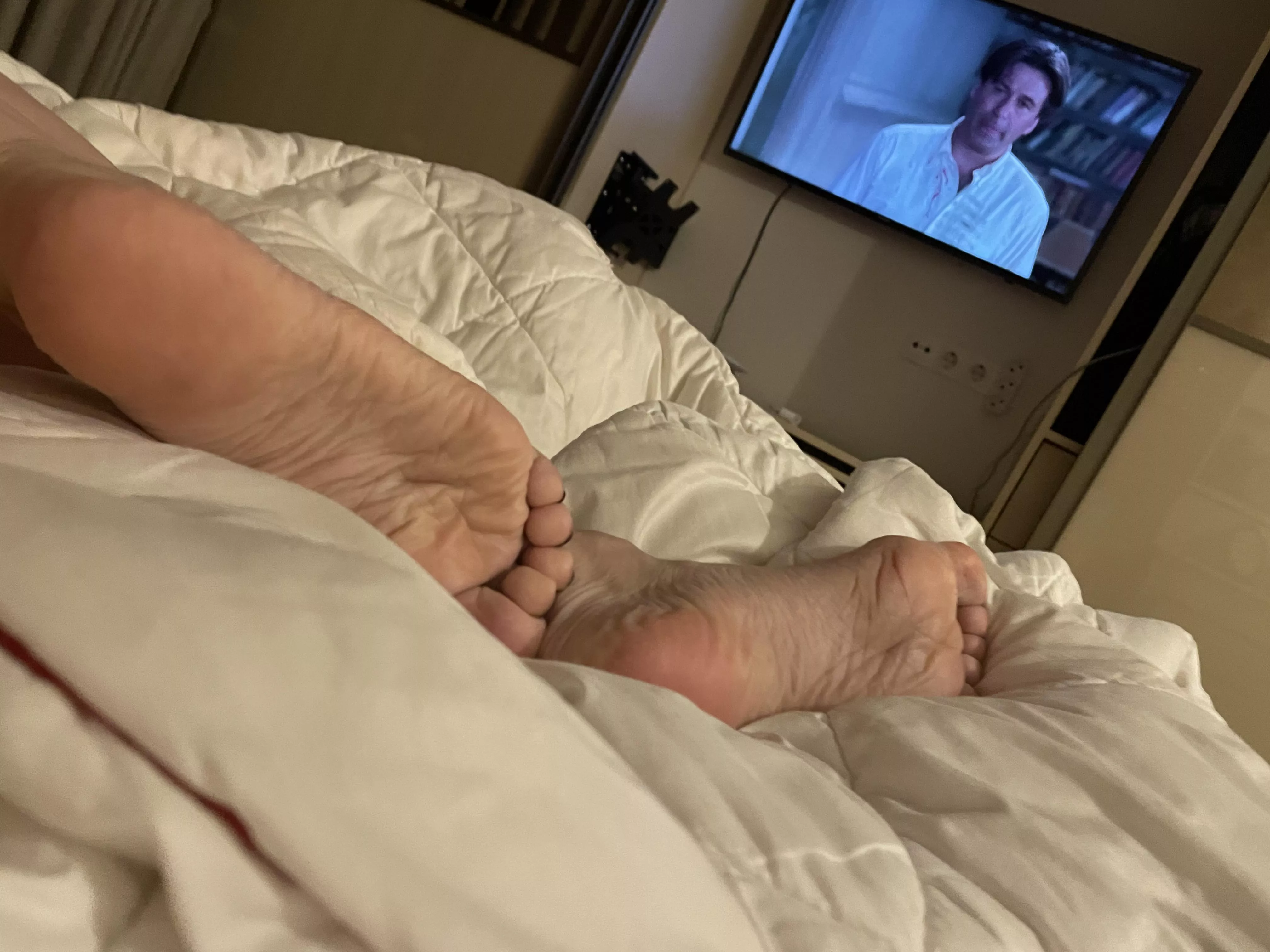 Put ur nose in my feet. posted by VikkiPreston