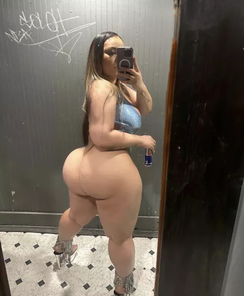 Round and heavy 🍑🍑💦💦 by Disastrous_Leave_727