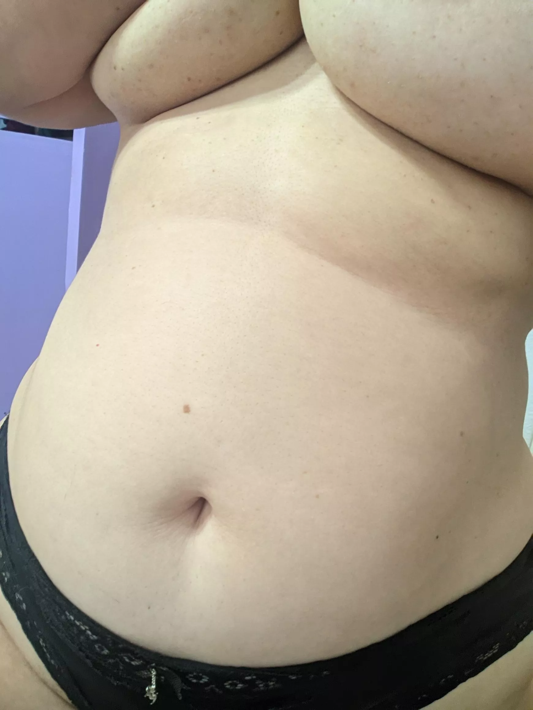 The chubbiest belly for you to kiss posted by chiara_bunny