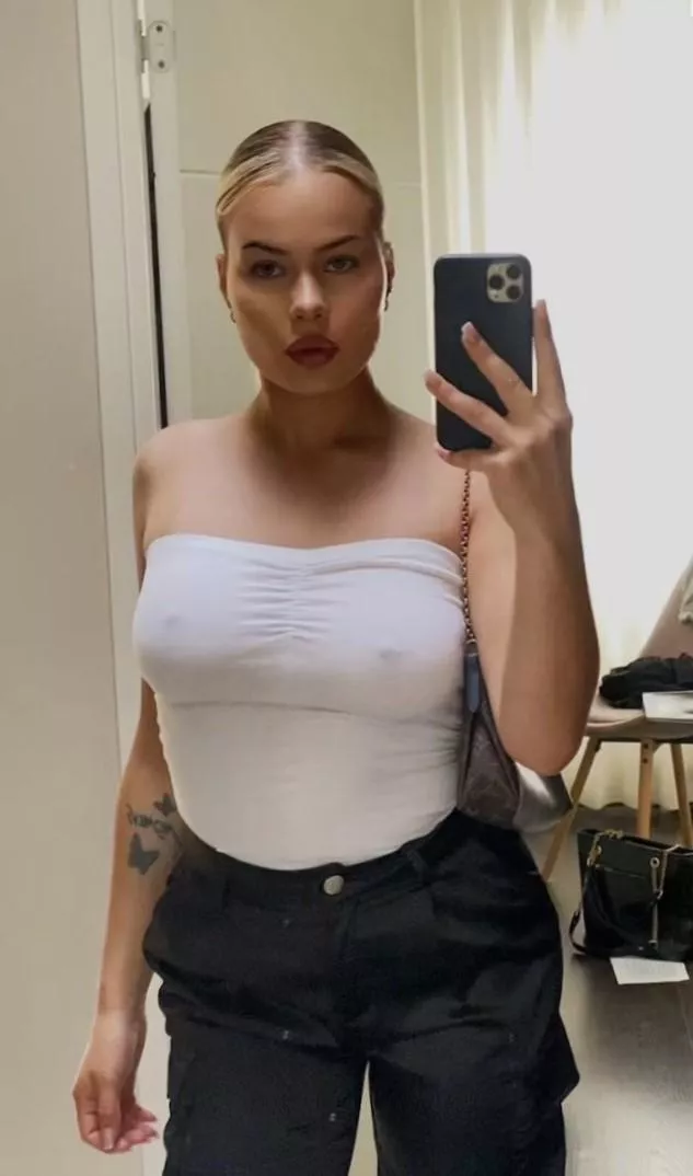 The hotter the weather, the better the bralessness posted by melicherry