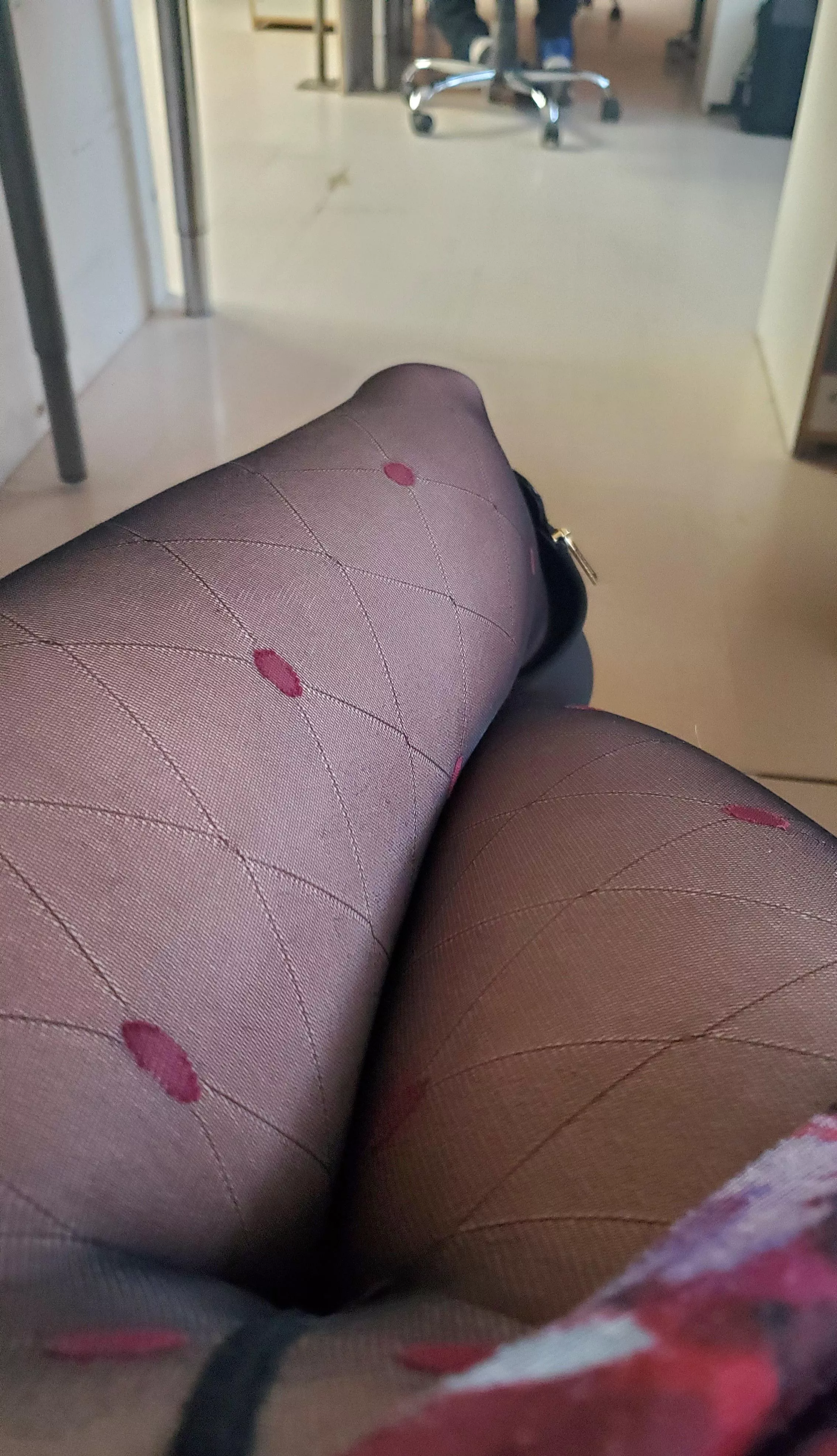 Under the desk crawlers allert.. let's make your Friday great again! posted by popruzhinka