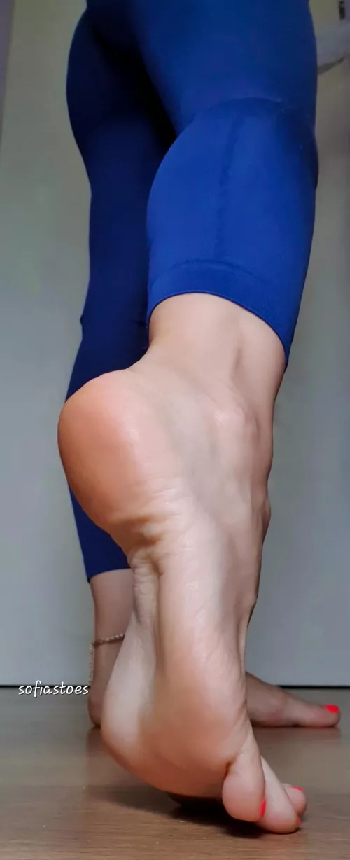 Upsss didn't mean to step on you, what are you doing on the floor 🤔🤭  by sofiastoes