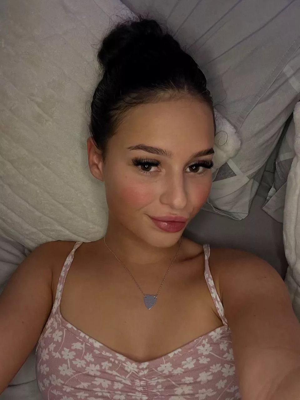 want to watch Netflix and cuddle? posted by Creepy-Chart116