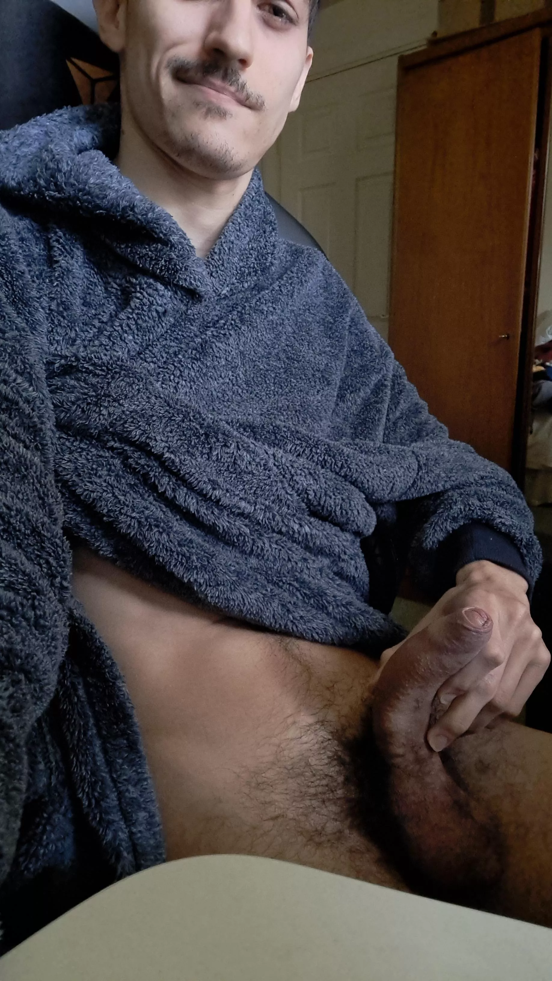 Whats happening under my desk while playing on the pc posted by Prukfor