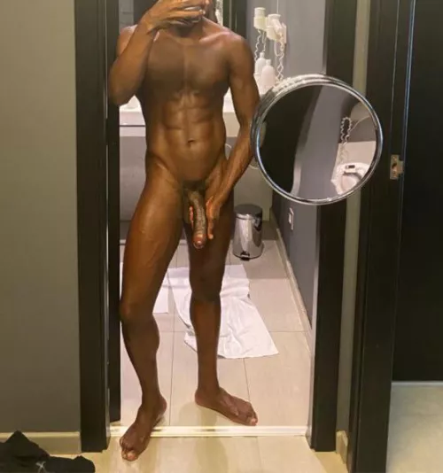 What’s the first thing you do after checking into a hotel? I always take a bathroom pic by Busy-Walk4227