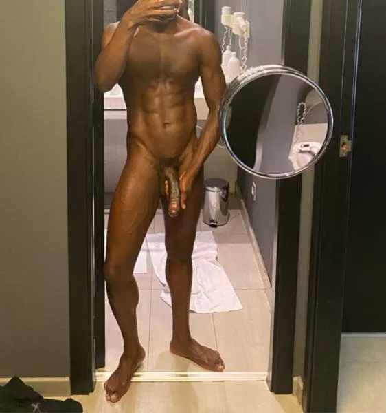 What’s the first thing you do after checking into a hotel? I always take a bathroom pic posted by Busy-Walk4227