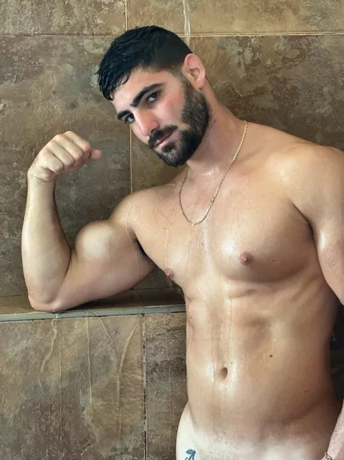 What’s the first thing you have noticed  by thebicepsking