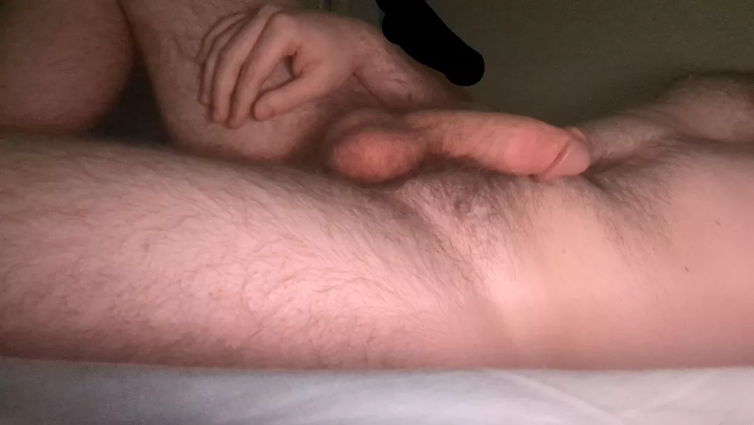 28 m looking for skinny/slim/fit younger++ (18+ only) snap: alexg202404 posted by alexg202404