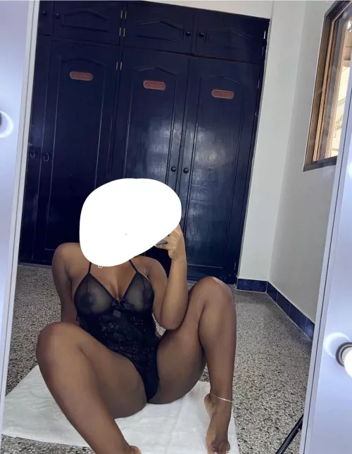 29f - Who’s down to have some fun with chocolate 😜 by MissRoxy00