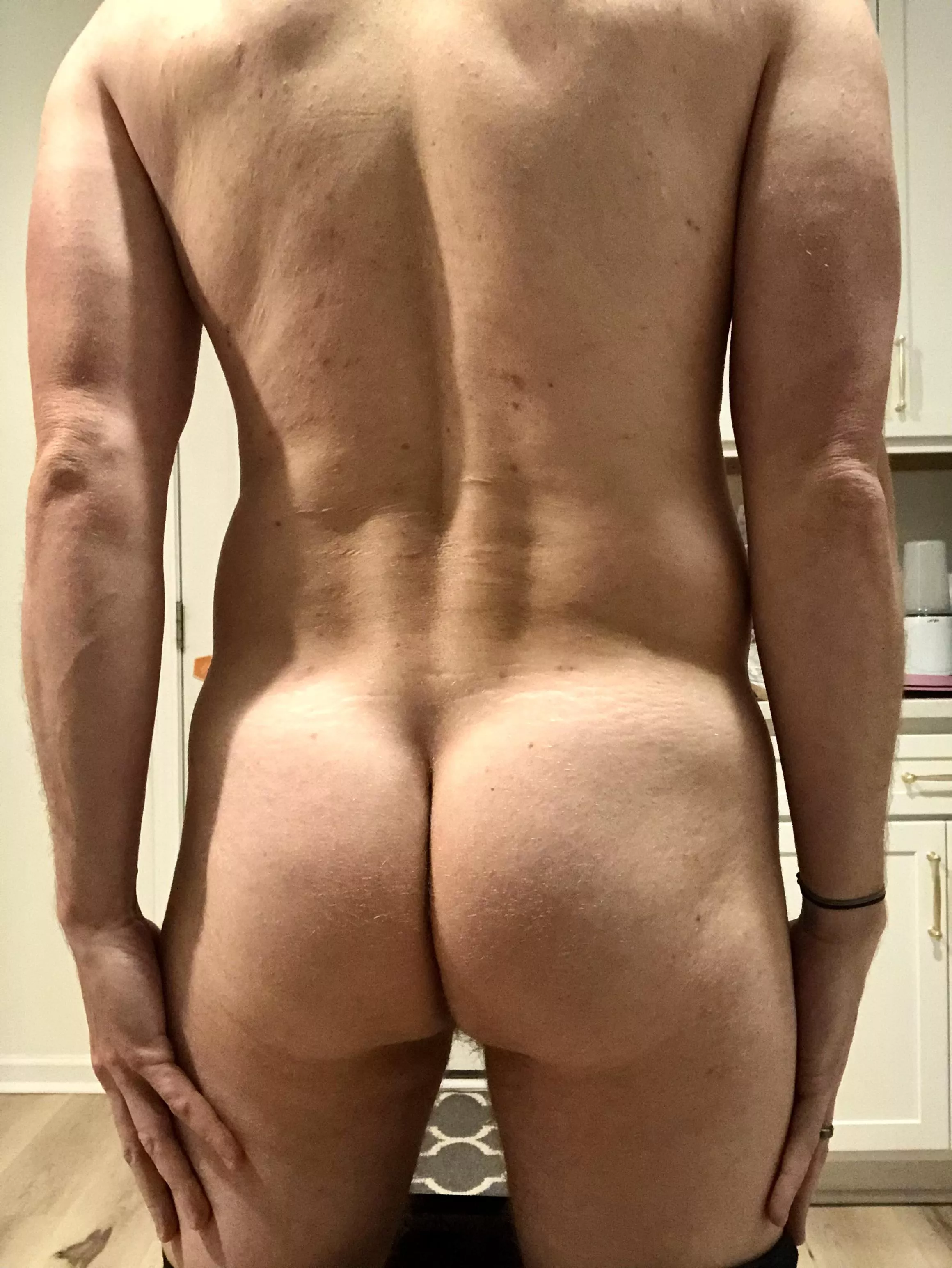 [32] Just a straight guy who loves showing off his ass posted by FLR006