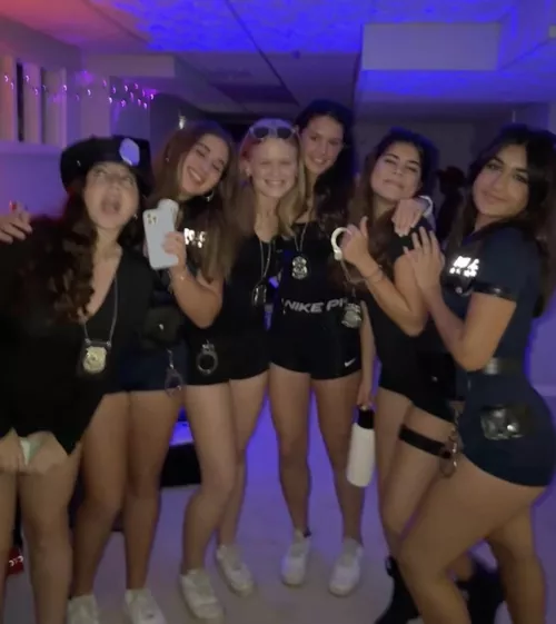 [6] Which College Girl? by Adventurous_Lock_545