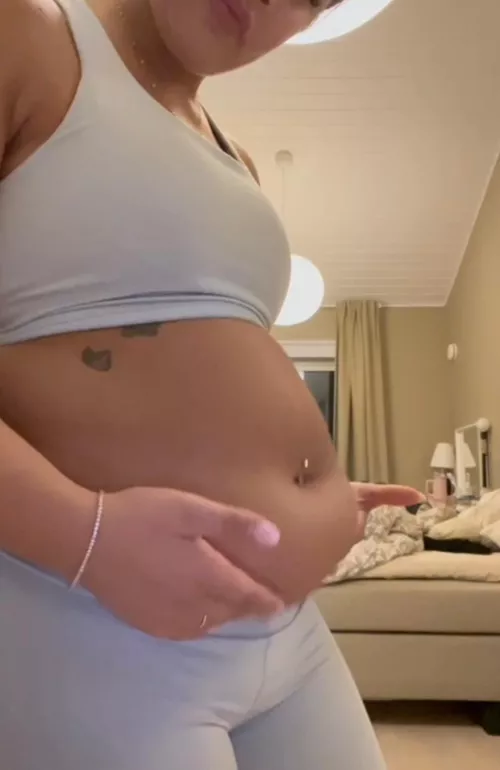 After a good day of stuffing, belly falls out by benimmmmmmmm