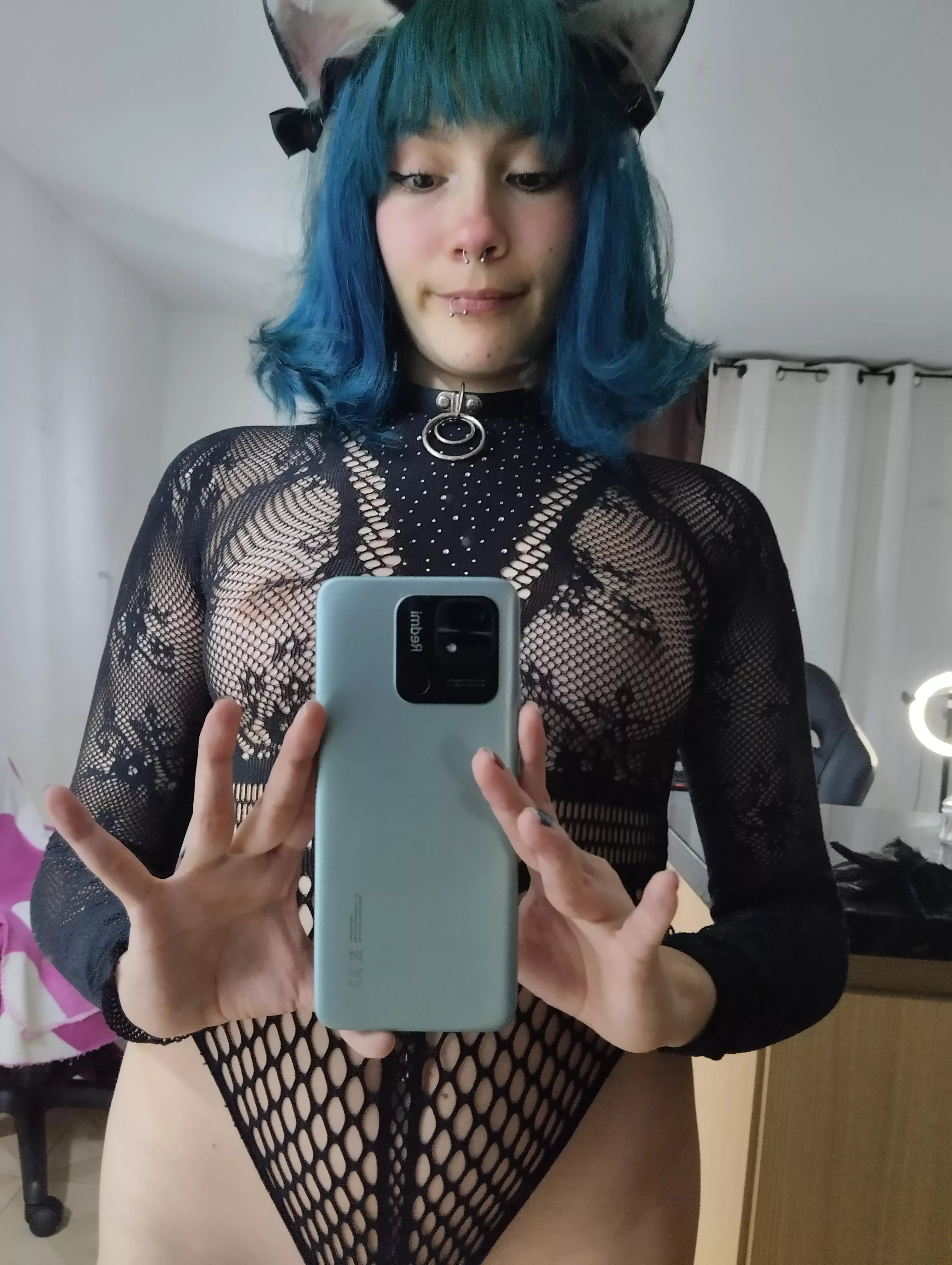 Blue haired kitty with bangs posted by sofia-imoon