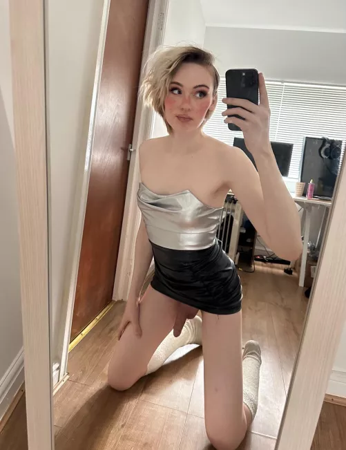 Can a coworker get a little assistance? by Lexxiraus