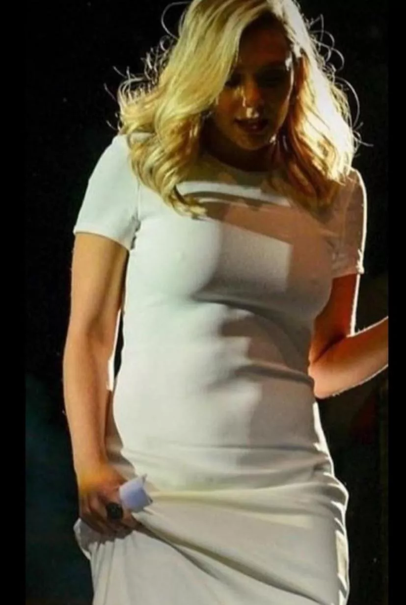 Elizabeth olsen posted by Careful-Weird5614