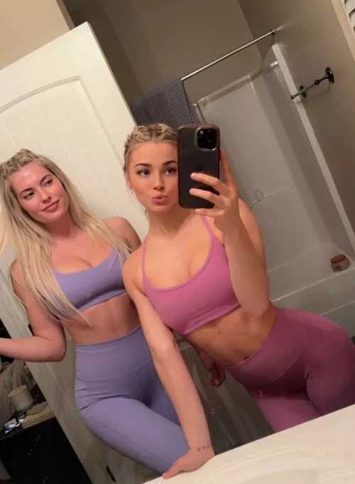 Hannah(L) or Livvy(R) by queenkatie101