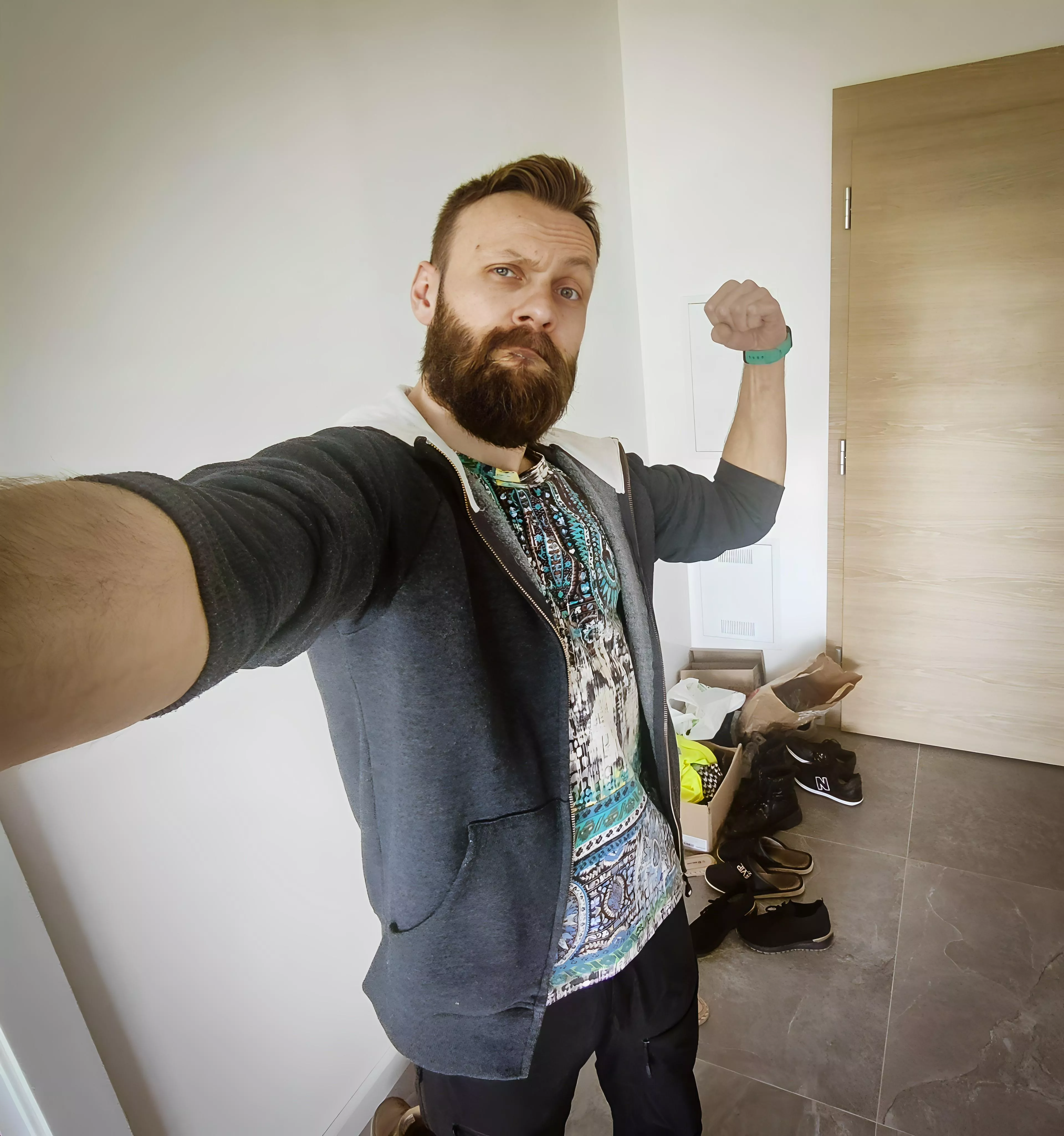 Hey hey, have a great day 💪🏻🧔🏻‍♂️ posted by BeardWoof1337