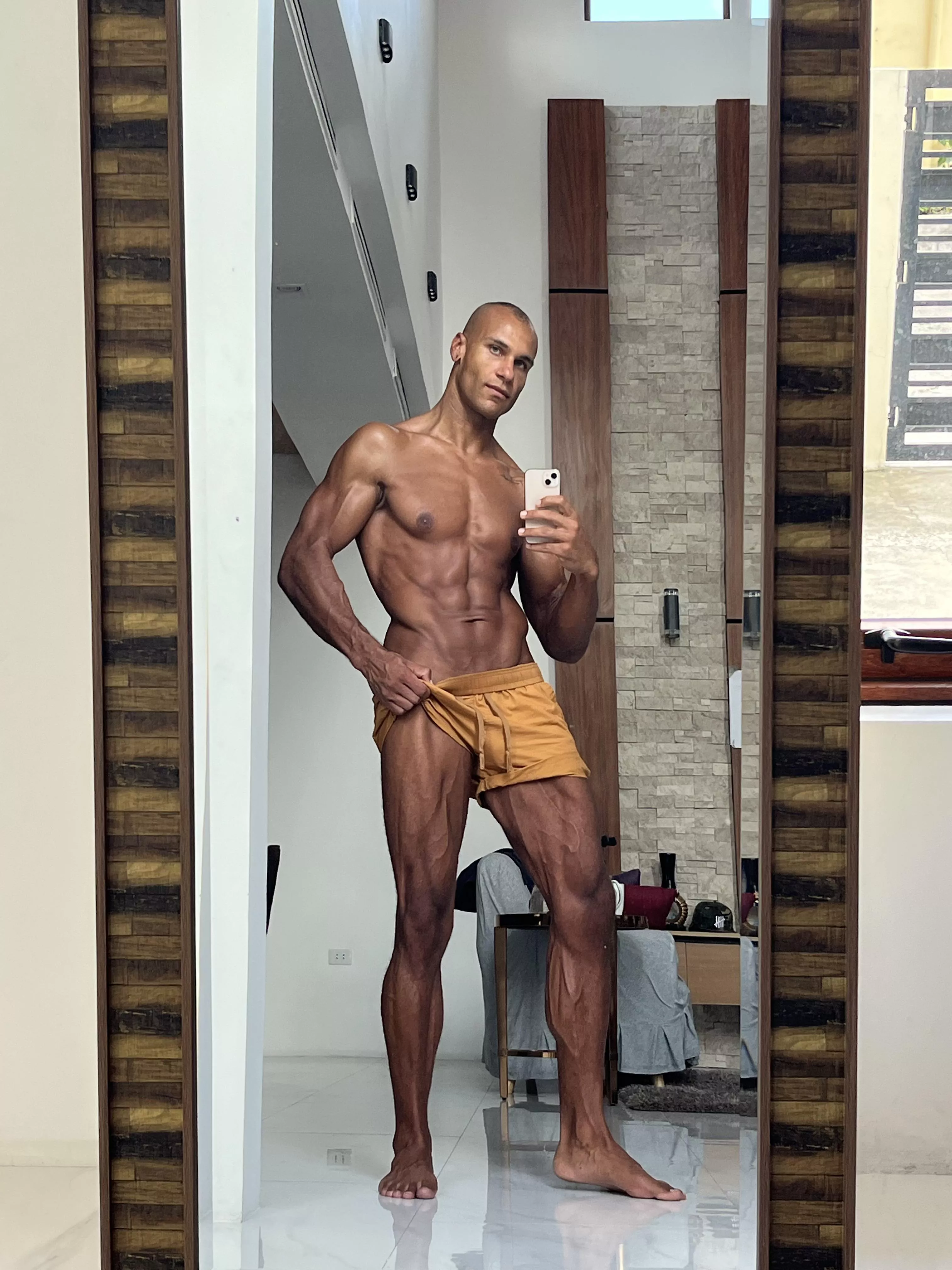 Hot in yellow posted by Dayonaryder