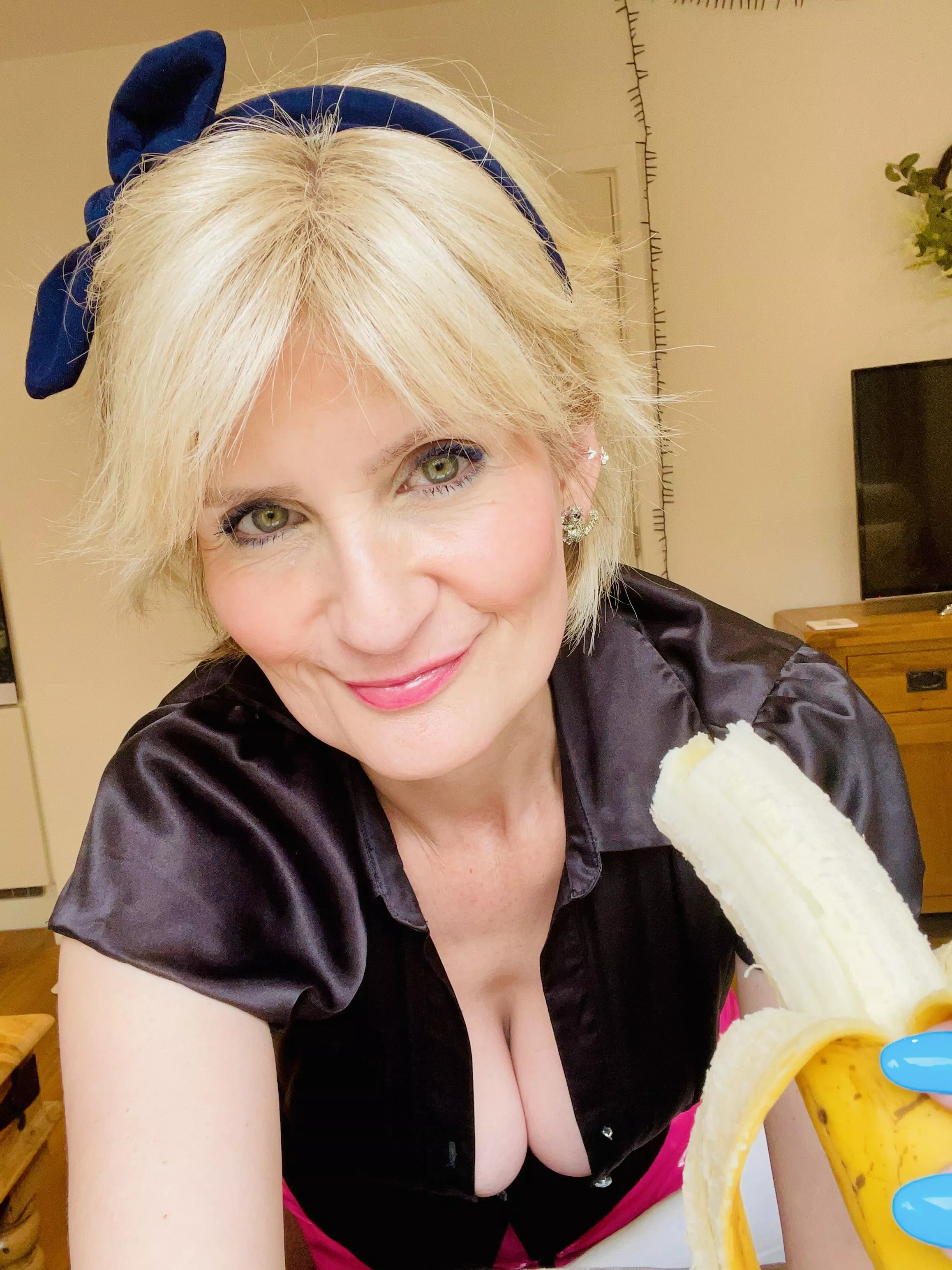 I do love a nice big banana for breakfast! Really fills me up! posted by LAURENSPENCERUK