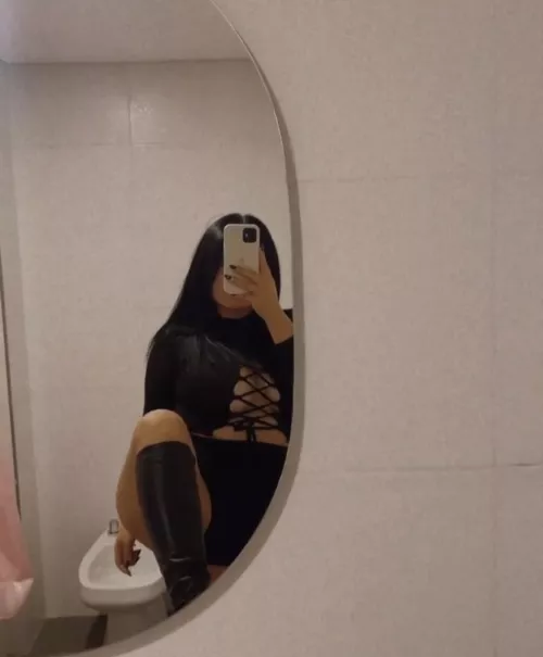 i love total black in boots  by ludovicahott