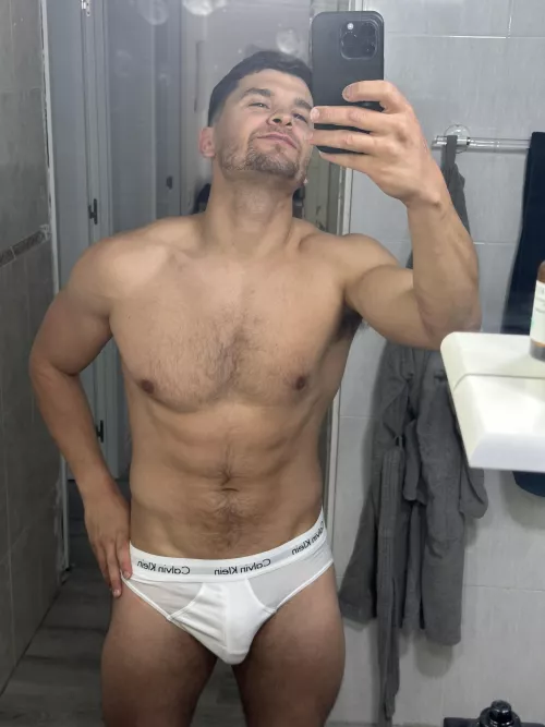 I’m 26 6ft 200lbs would definitely use you and spank your ass😈 by realisiwak