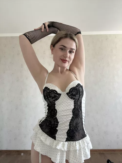 I’m curious which do guys prefer, a bit sweaty or fresh armpits? by BlindlyFlamboya