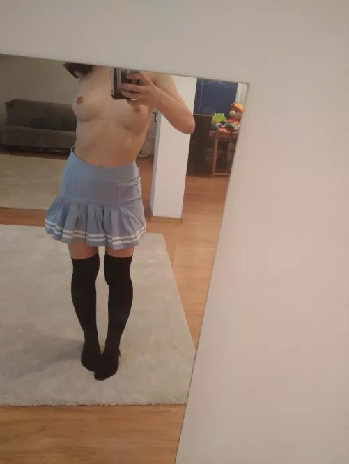 im only 18 but i think i look mature 🤭 by Honeyfluffy_