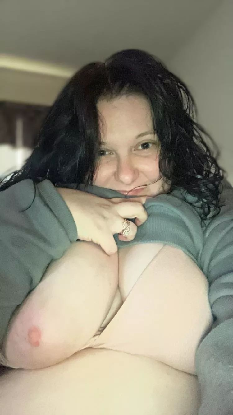 Just a shy girl with her tit out  posted by maesugar22