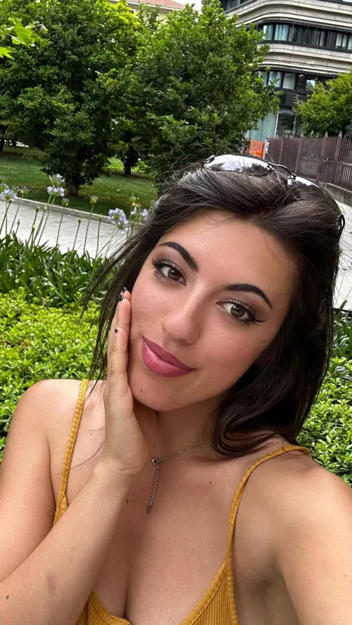 Legal college hottie seeking a playmate, let's get to know each other better [F19]. by VashDavid