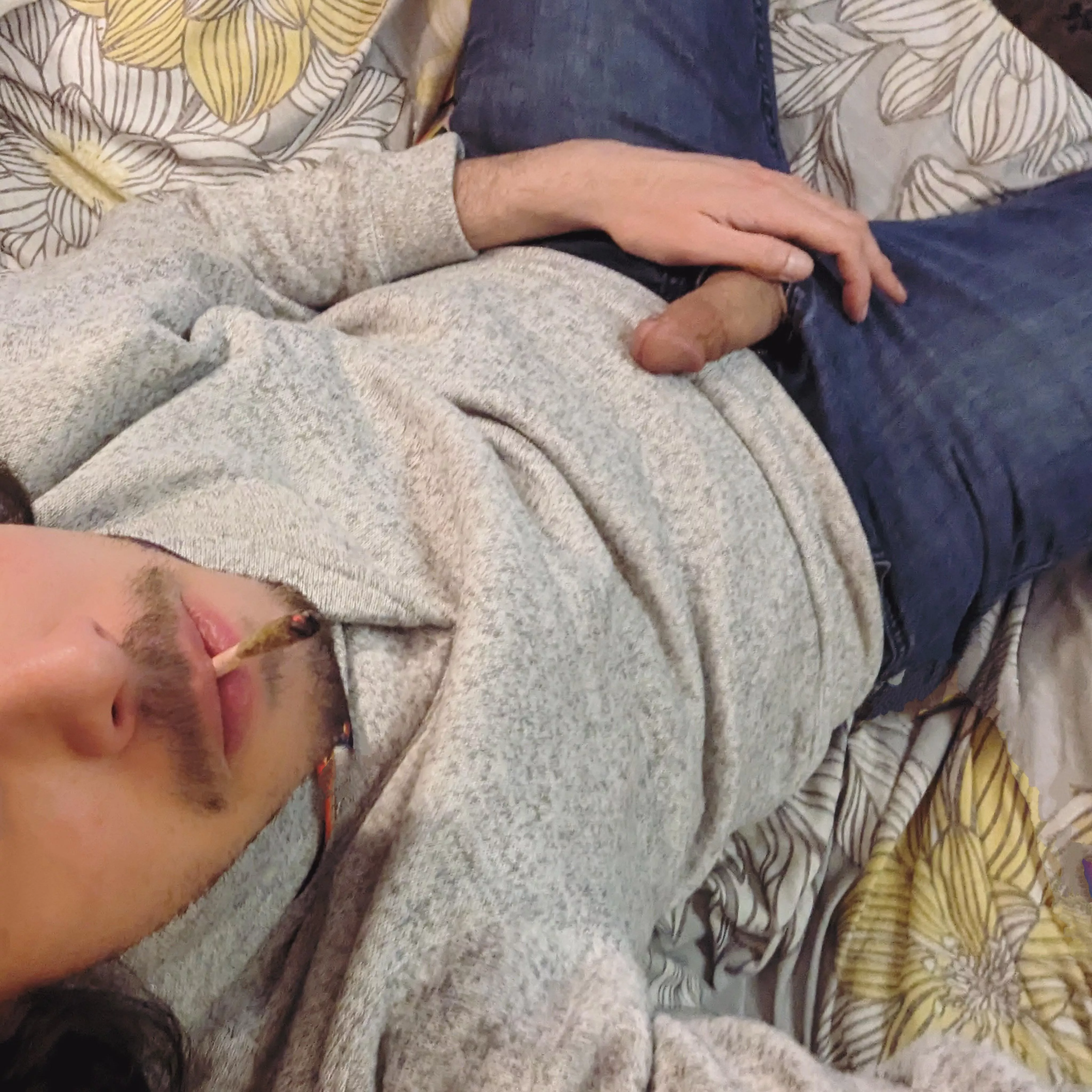 [m] Blazed boy begging for your booty, beautiful. posted by yourbookbinder