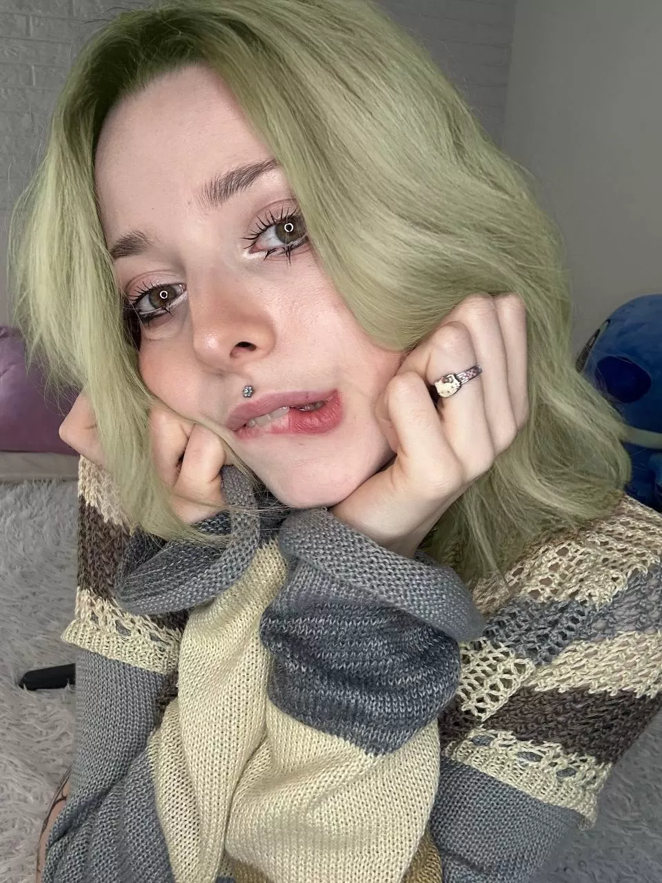 My green hair makes me cute right posted by HottiePetiteGirl