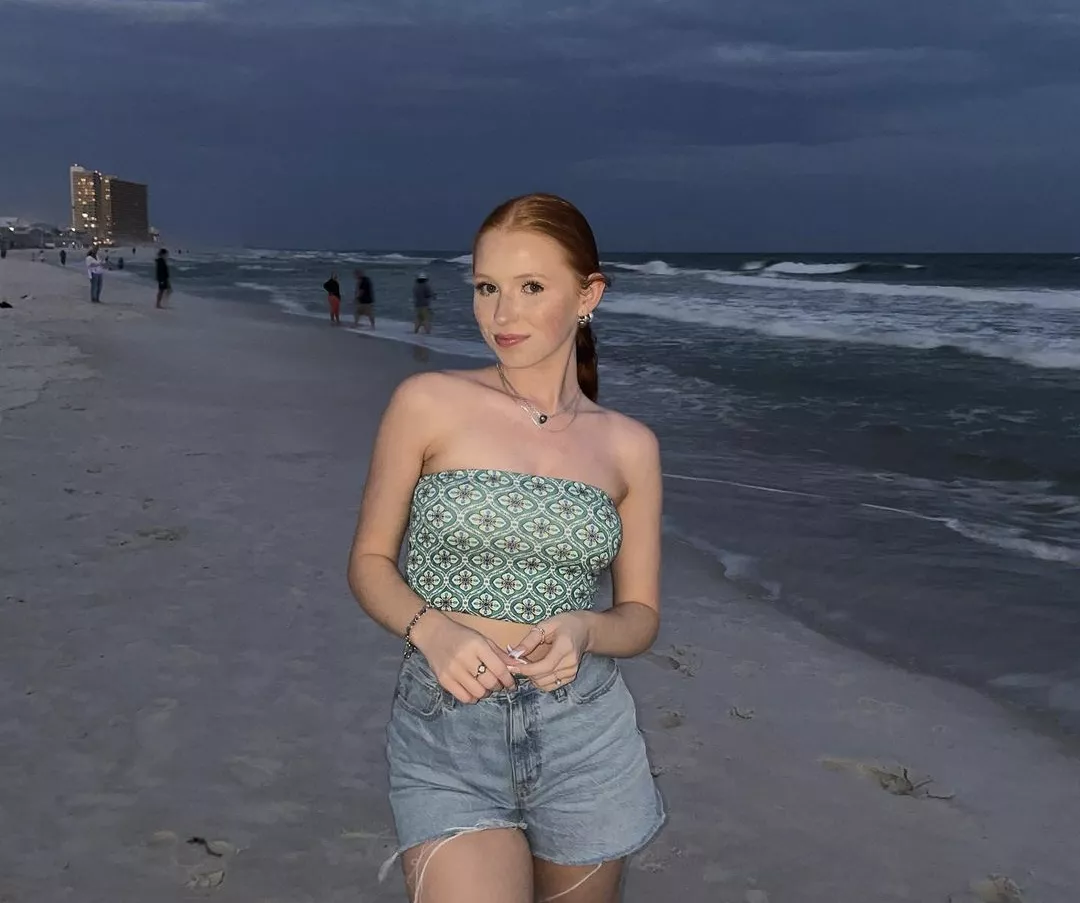 Night Time Beauty  posted by Yourpervfriend